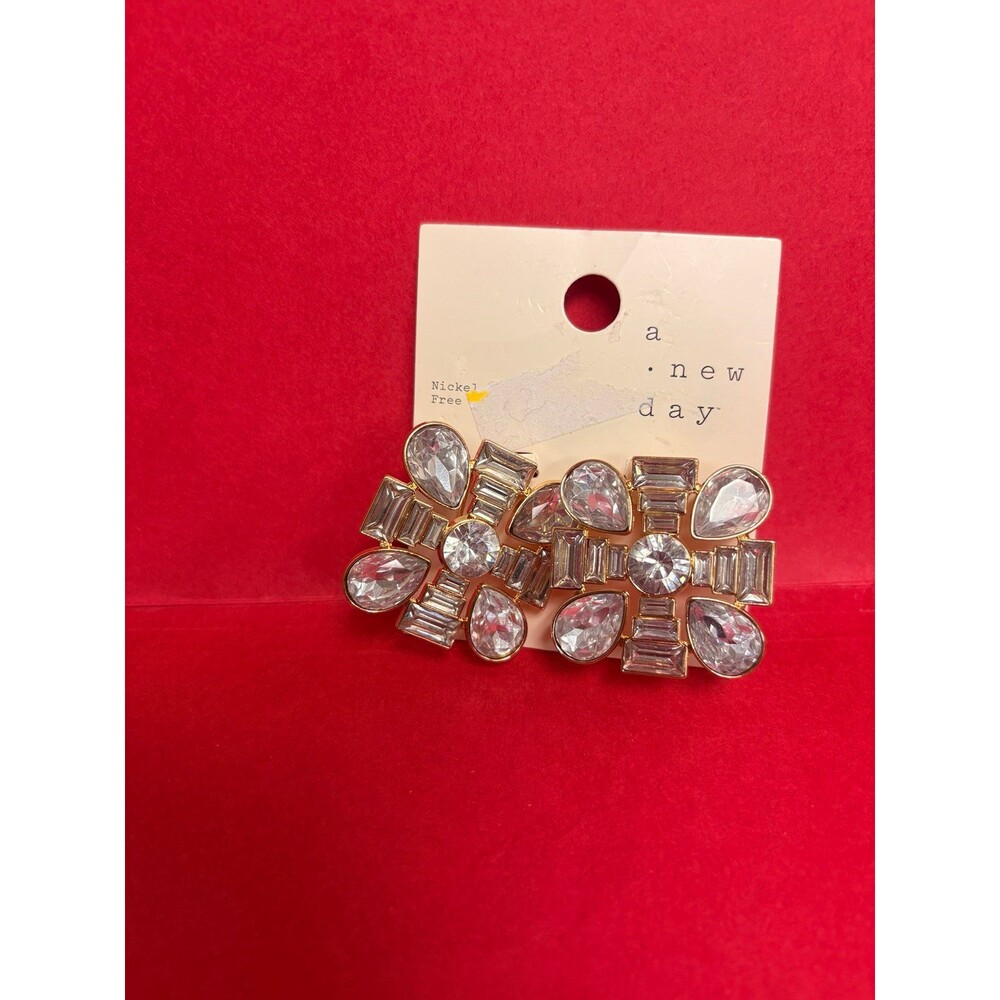 Statement Vintage looking earrings NWT‎